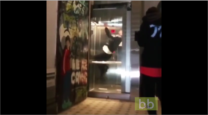 Faire un backflip dans un ascenseur qui monte n’est pas une bonne idée