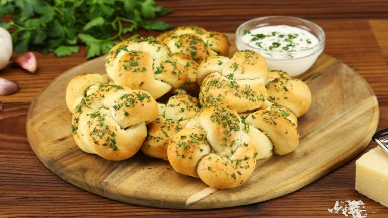 Recette : Petits pains à l&rsquo;ail et au parmesan.