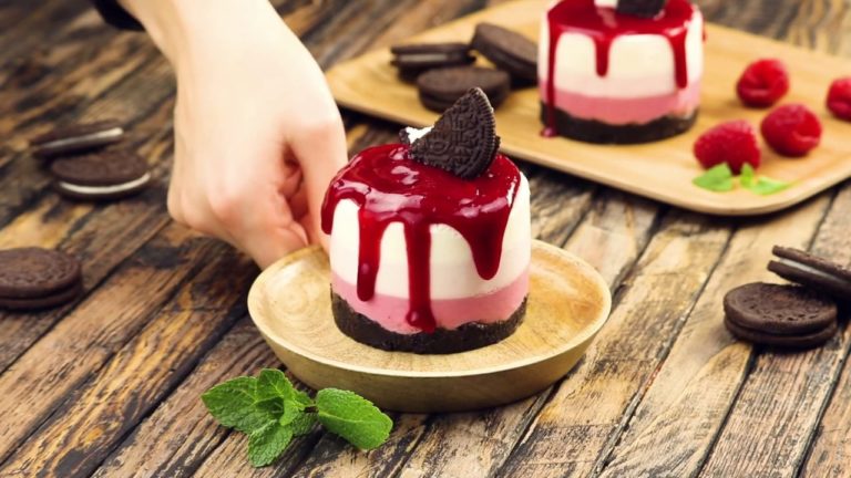 Recette : un Bavarois framboise et Oreo savoureux et trop mignon