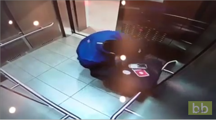 Quand un livreur de pizza a une petite faim !