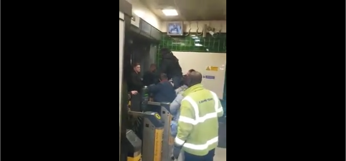 Un passager se coince les parties intimes dans les barrières du métro en voulant frauder !