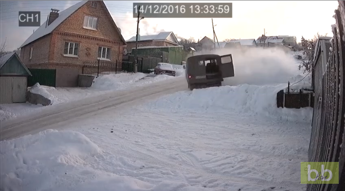 En Russie une route en pente est un véritable carnage pour les automobilistes