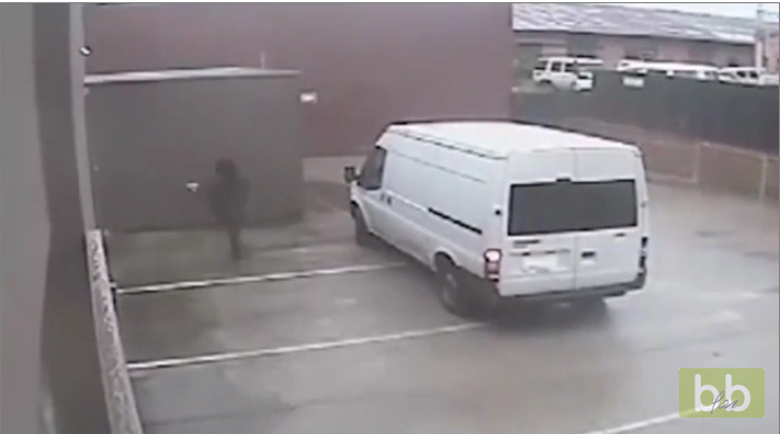 Un homme cambriole un entrepôt pour voler… une poupée gonflable !