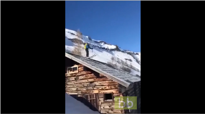 Un skieur se foire en s’élançant du toit d’une maison