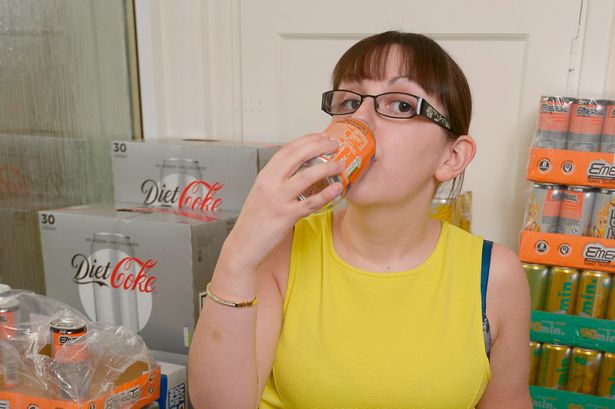 Cette femme boit plus de 30 canettes par jour !