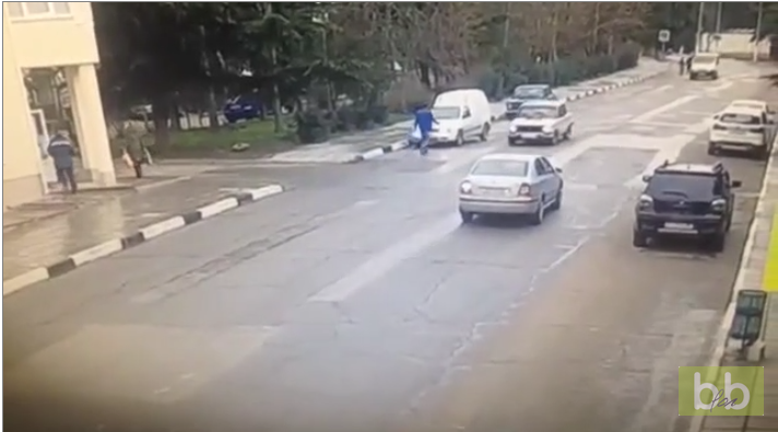 Cet automobiliste a-t-il fait exprès de renverser des cyclistes ?