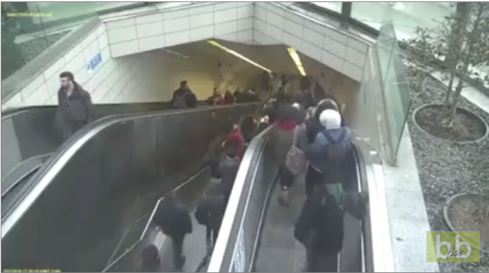 Un homme se fait engloutir par l’escalator d’une station de métro à Istanbul