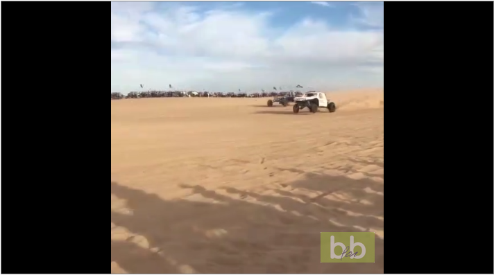 Un buggy équipé d’un moteur électrique Tesla sèche littéralement ses concurrents