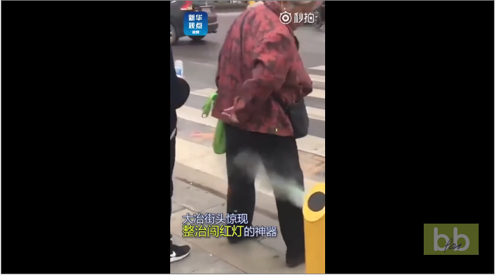 Une ville en Chine installe un pulvérisateur d’eau à un passage piétons