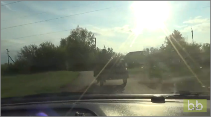 Des policiers russes se lancent dans une course poursuite assez incroyable !