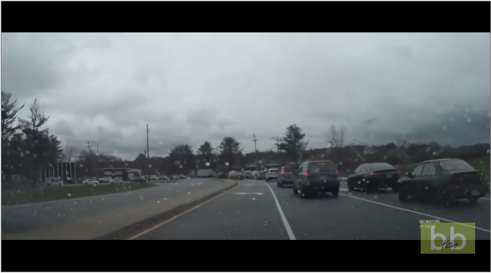 Un chauffard, mais il avait mis son clignotant !