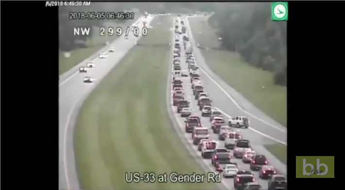 Un automobiliste refuse les bouchons et agit d’une façon très étrange