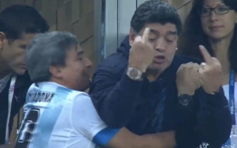 Diego Maradona fait un gros malaise après la victoire de l’Argentine face au Nigéria.