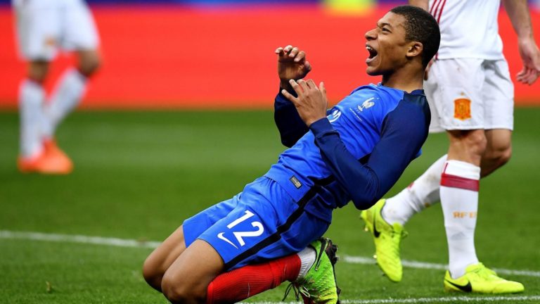 Quand Mbappé HUMILIE les autres joueurs sur le TERRAIN
