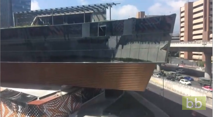 Au Mexique, un nouveau centre commercial de luxe s’effondre…