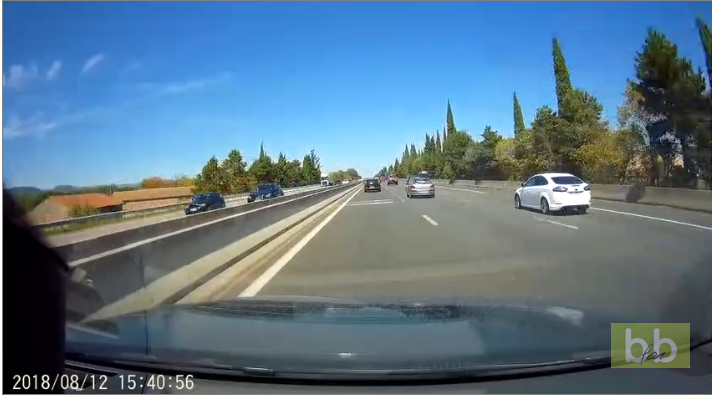 Voiture à l&rsquo;arrêt sur l&rsquo;autoroute A7