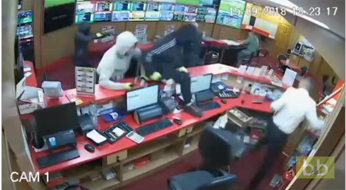 Un papi de 83 ans fait fuir 3 braqueurs en Irlande