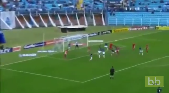 Le but le plus étrange sur une action bien curieuse ?!?