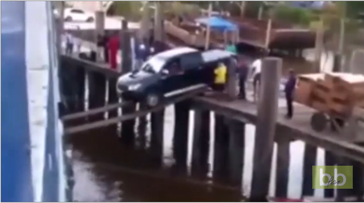 Ce conducteur est soit débile soit très bon…