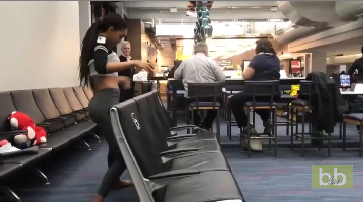 Voici la reine du limbo… Incroyable !