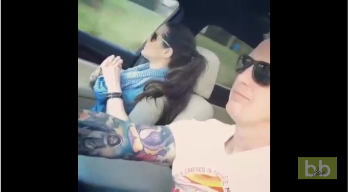 Sa réaction face au pet de son copain est magique !