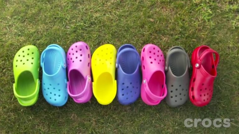 POURQUOI CROCS FERME-T-ELLE SES USINES ?