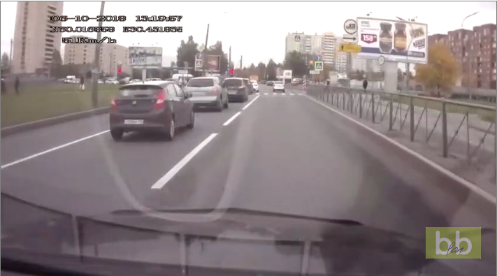 Il n&rsquo;aurait pas du griller le feu rouge !!! Mauvaise idée !!