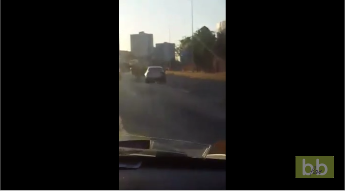 Transporter ses potes et un canapé à scooter à Paris