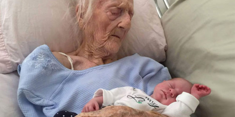 Une femme de 101 ans a donné naissance a son 17 ème enfants