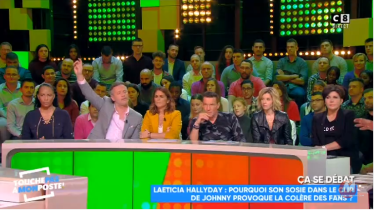 Une fan de Johnny Hallyday insulte Laeticia sur le plateau de TPMP et choque tout le monde