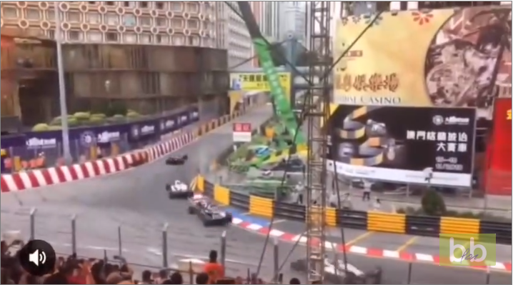 L’incroyable accident de Sophia Floersch qui décolle dans les airs et atterrit dans une cabine des commissaires de course