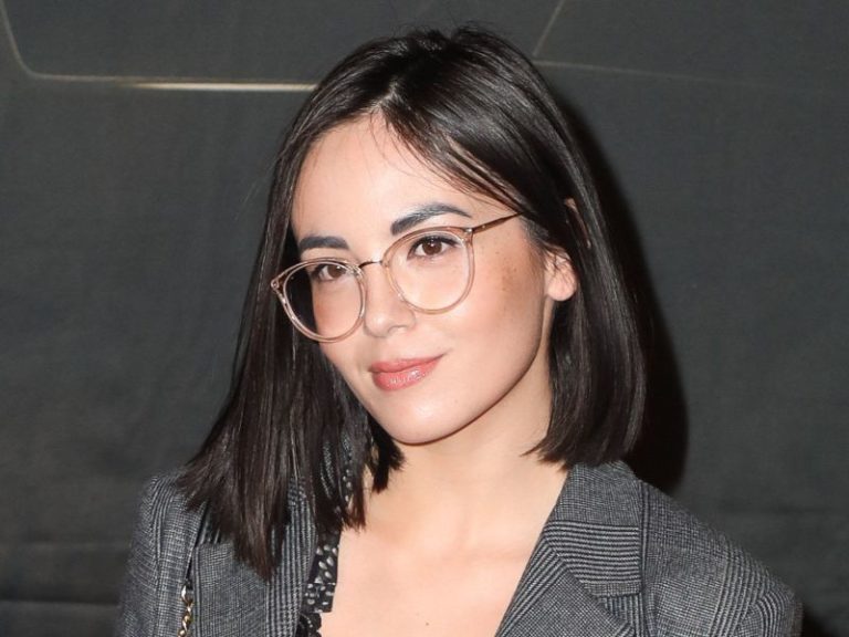 Agathe Auproux affiche son décolleté sur les réseaux sociaux !