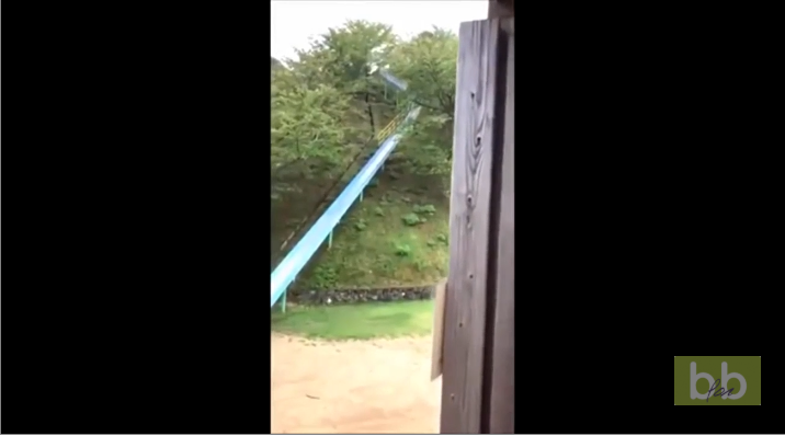 Voici le toboggan le plus dangereux du monde au Japon