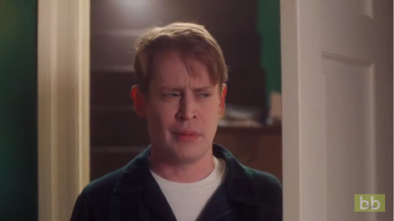 Macaulay Culkin rejoue Maman, j’ai raté l’avion dans cette publicité de Noël