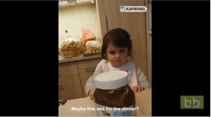 Cette fillette préfère les brocolis au chocolat !