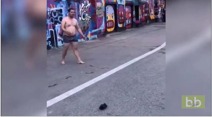 La gaufre de la journée, Il s&rsquo;éclate les parties intimes…