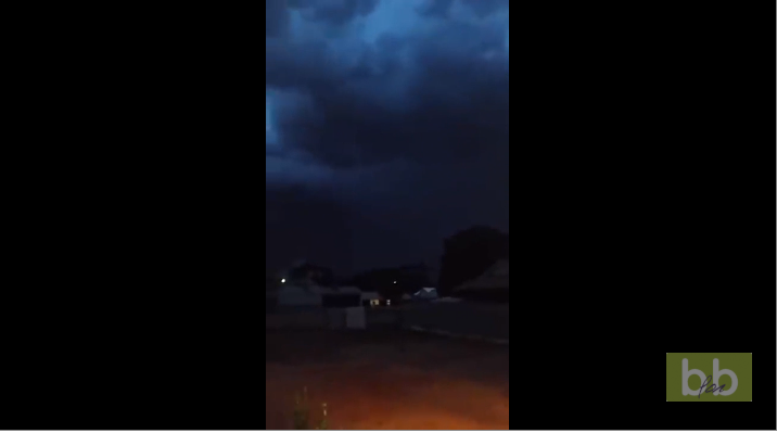 Une lumière bizarre verte apparaît dans le ciel en Australie !