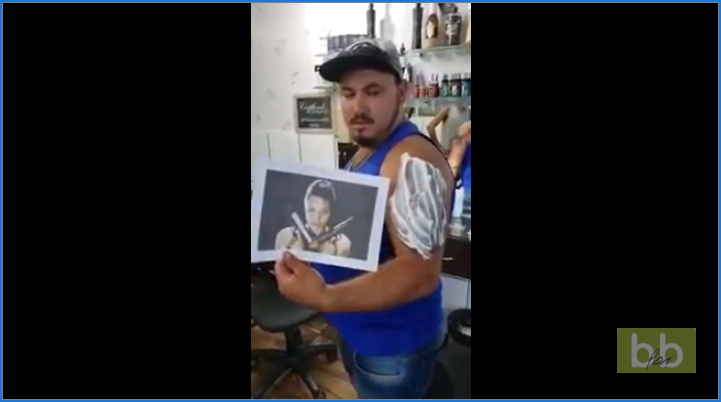 Cet homme va vraiment faire la gueule en découvrant son tatouage de Lara Croft…