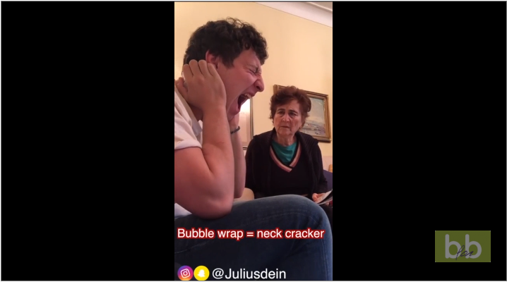 Un jeune homme passe sa journée à piéger sa grand mère avec des tours de magie