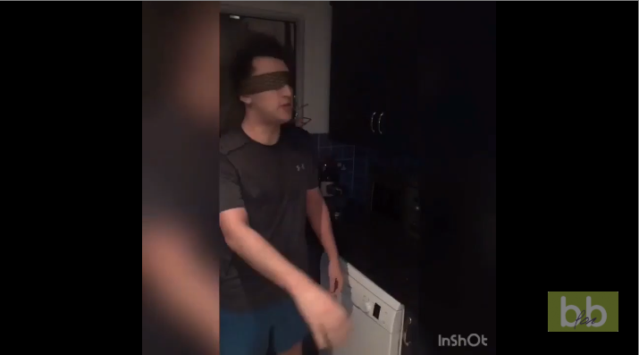 Birdbox Challenge ils cuisinent les yeux bandés !