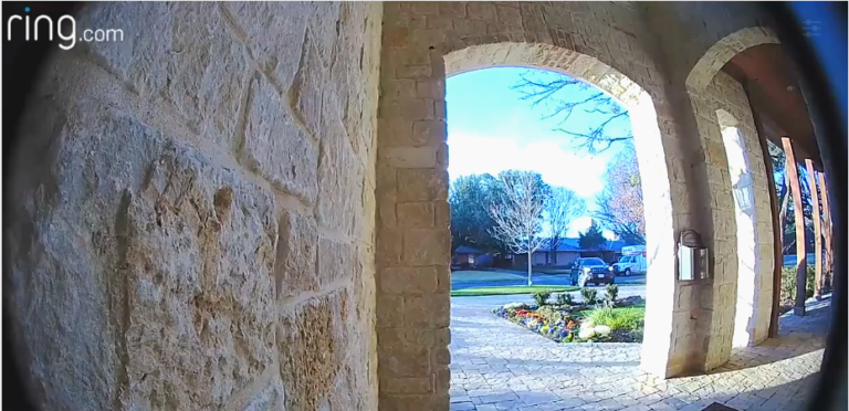 Deux cambrioleurs ont un petit souci au moment d’emporter une télévision