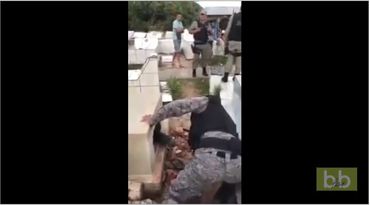 Un homme coincé vivant dans une tombe est sauvé par la police au Brésil