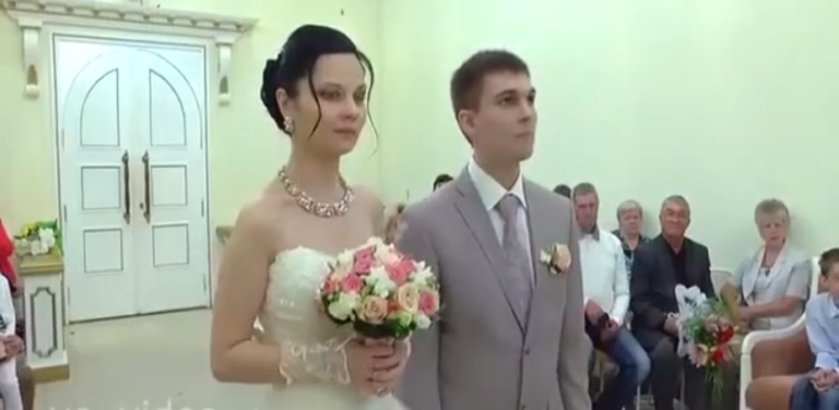 Un homme fait un malaise au moment de se marier