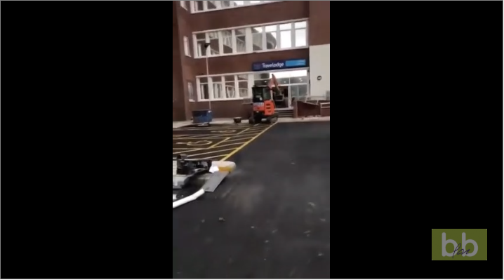 Un ouvrier qui n’a pas été payé détruit la réception d’un hôtel