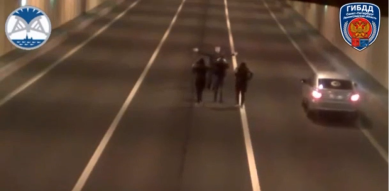 Des jeunes ont la très mauvaise idée de s’arrêter dans un tunnel pour faire un selfie