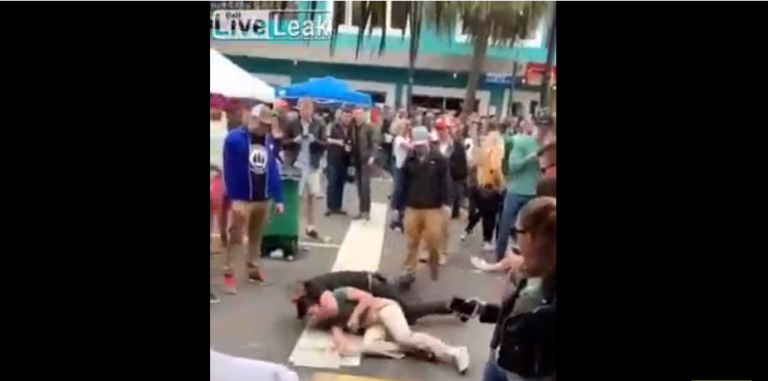 Elle met KO un videur d&rsquo;un coup de pied !