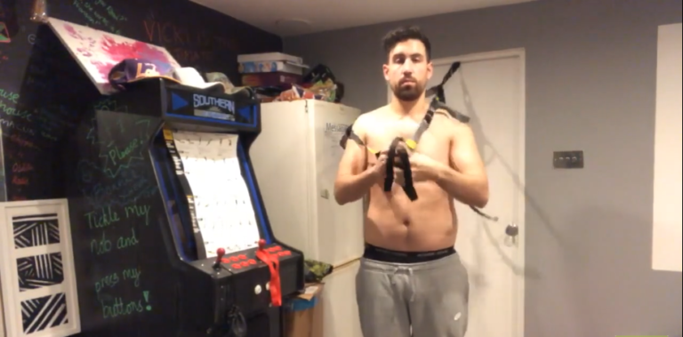 Muscu il s&rsquo;effondre comme une quiche en s&rsquo;entraînant avec des sangles !