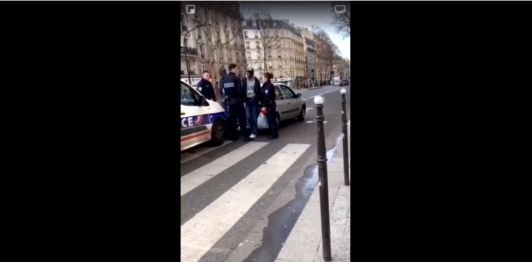 Gros dérapage d&rsquo;un policier qui gaz des passants qui n&rsquo;avaient rien à voir avec les gilets jaunes