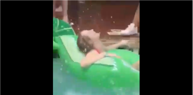 Une jeune fille a oublié un gros détail avant d’aller se baigner dans la piscine