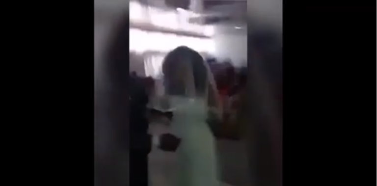 Quand la maîtresse du futur marié débarque à l&rsquo;église en robe de mariée !